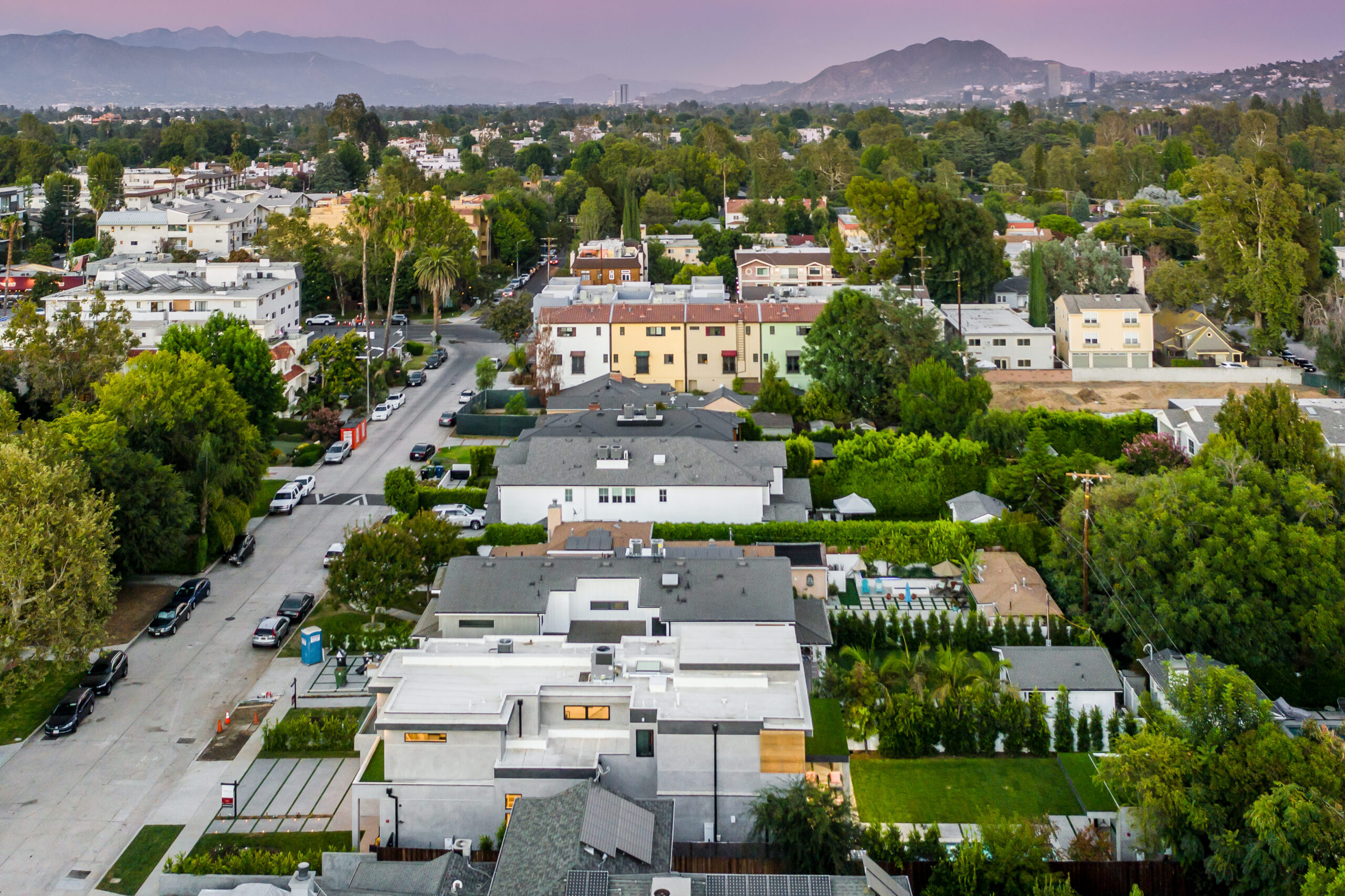 Exterior shot of a modern new construction home in los angeles.